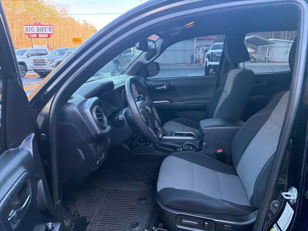 Used 2021 Toyota Tacoma TRD Off-Road image 9