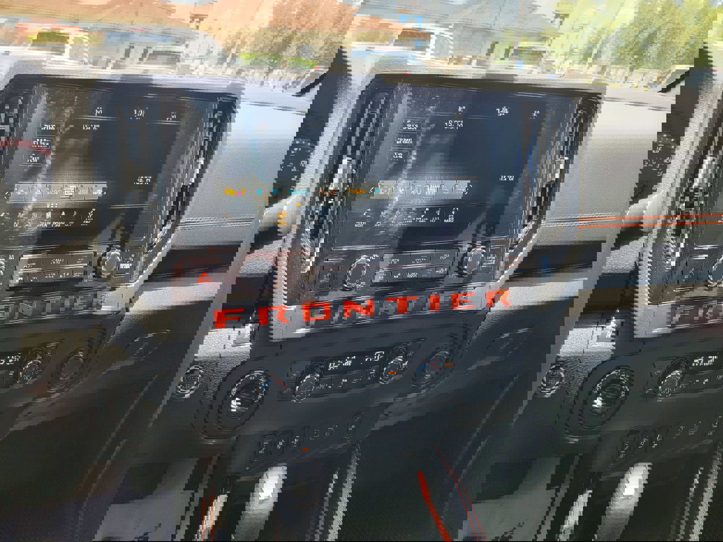 Used 2025 Nissan Frontier PRO-4X w/ Pro Convenience Package image 26