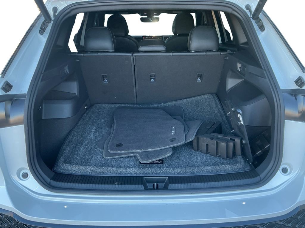 Used 2025 Volkswagen Tiguan SE R-Line image 22