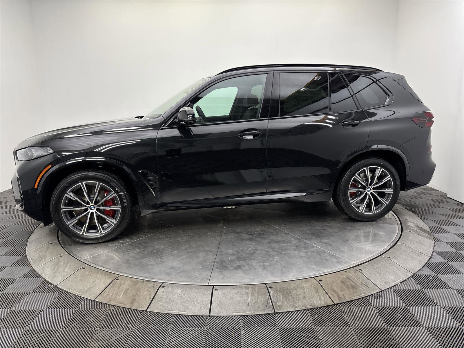 New 2026 BMW X5 M60i w/ Climate Comfort Package image 16