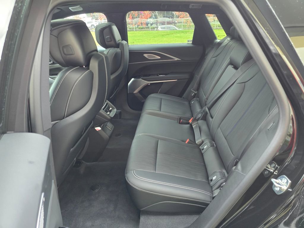 New 2026 Cadillac Lyriq V AWD/4WD image 16