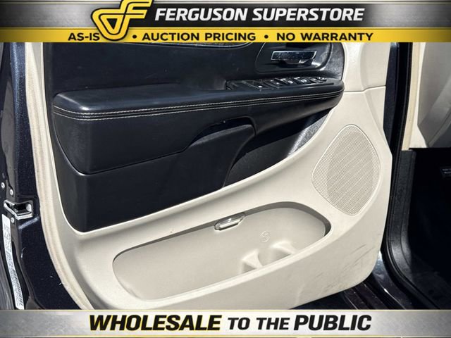 Used 2014 Chrysler Town & Country Touring image 10