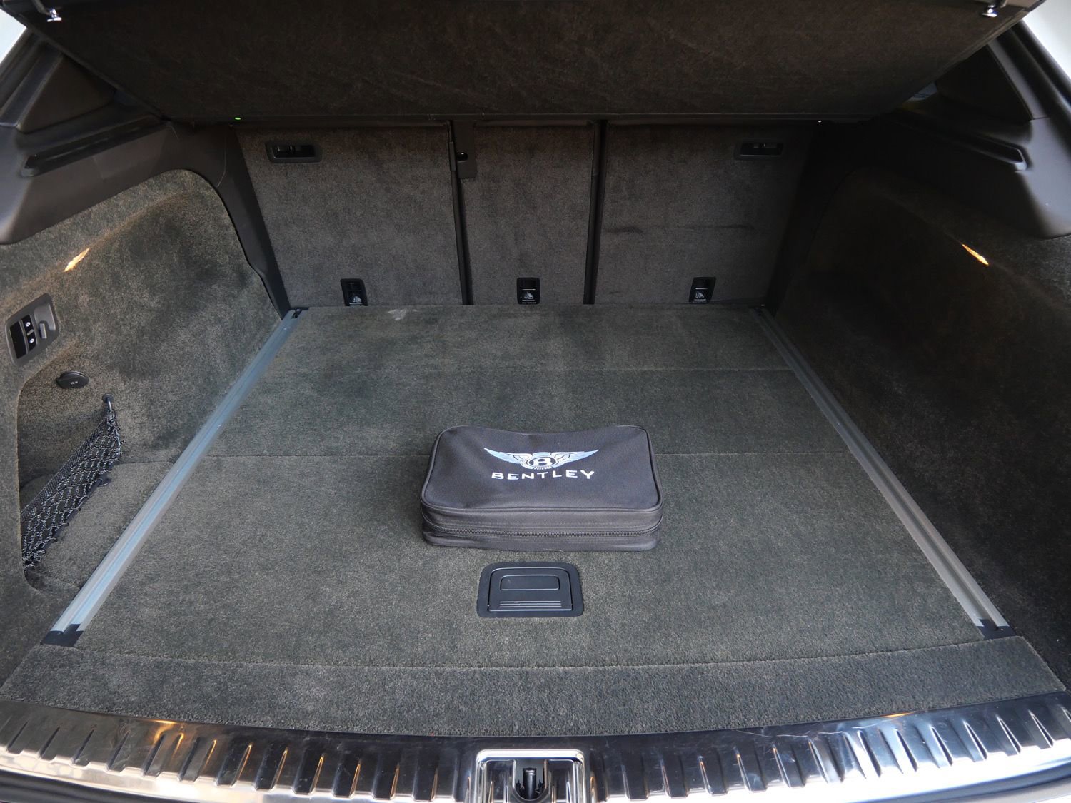 Used 2022 Bentley Bentayga image 23