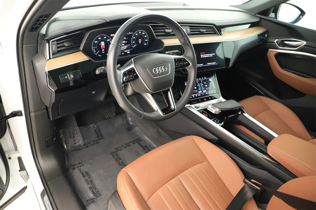 Used 2024 Audi Q8 e-tron Premium Plus w/ Premium Plus Package image 15