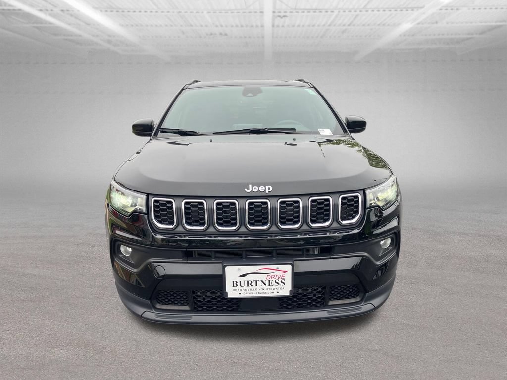 Used 2025 Jeep Compass Latitude w/ Sun & Sound Group AWD/4WD image 10
