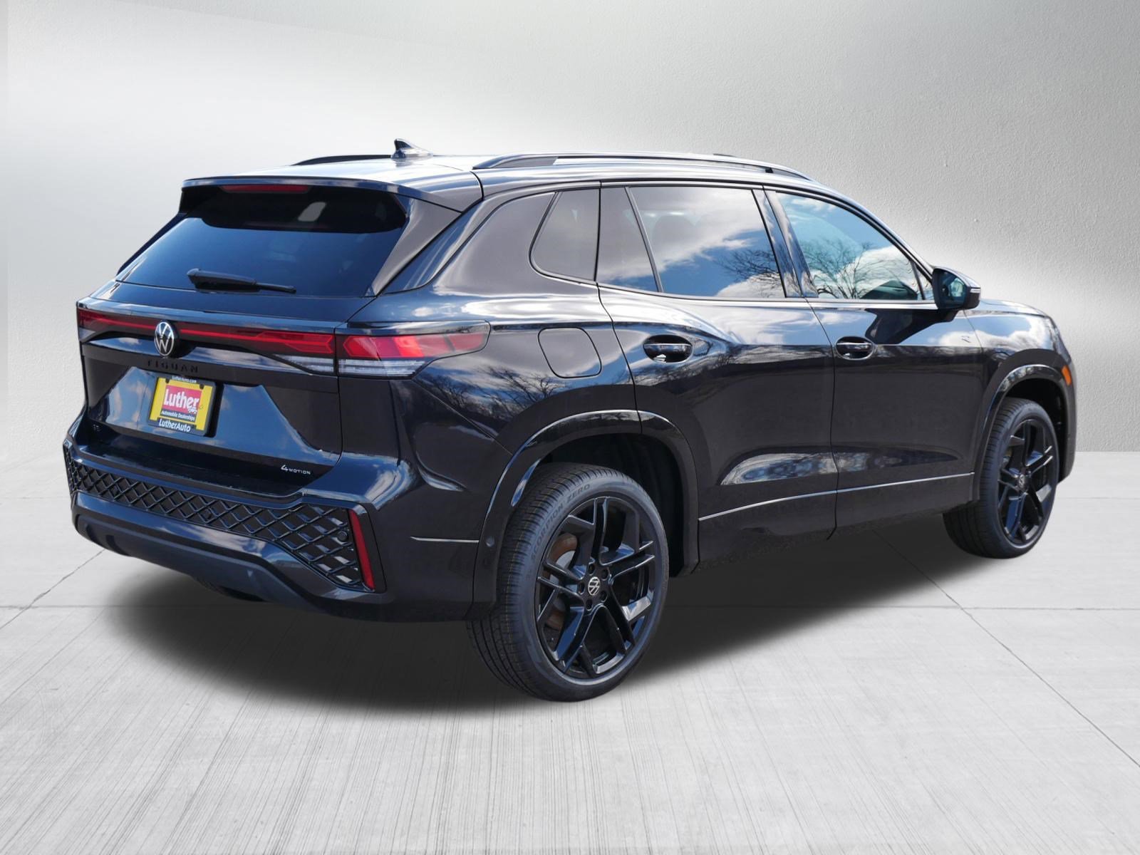 New 2026 Volkswagen Tiguan SE R-Line image 3