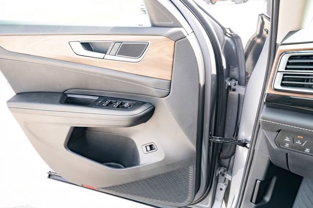 Certified 2025 Volkswagen Atlas SE FWD image 26