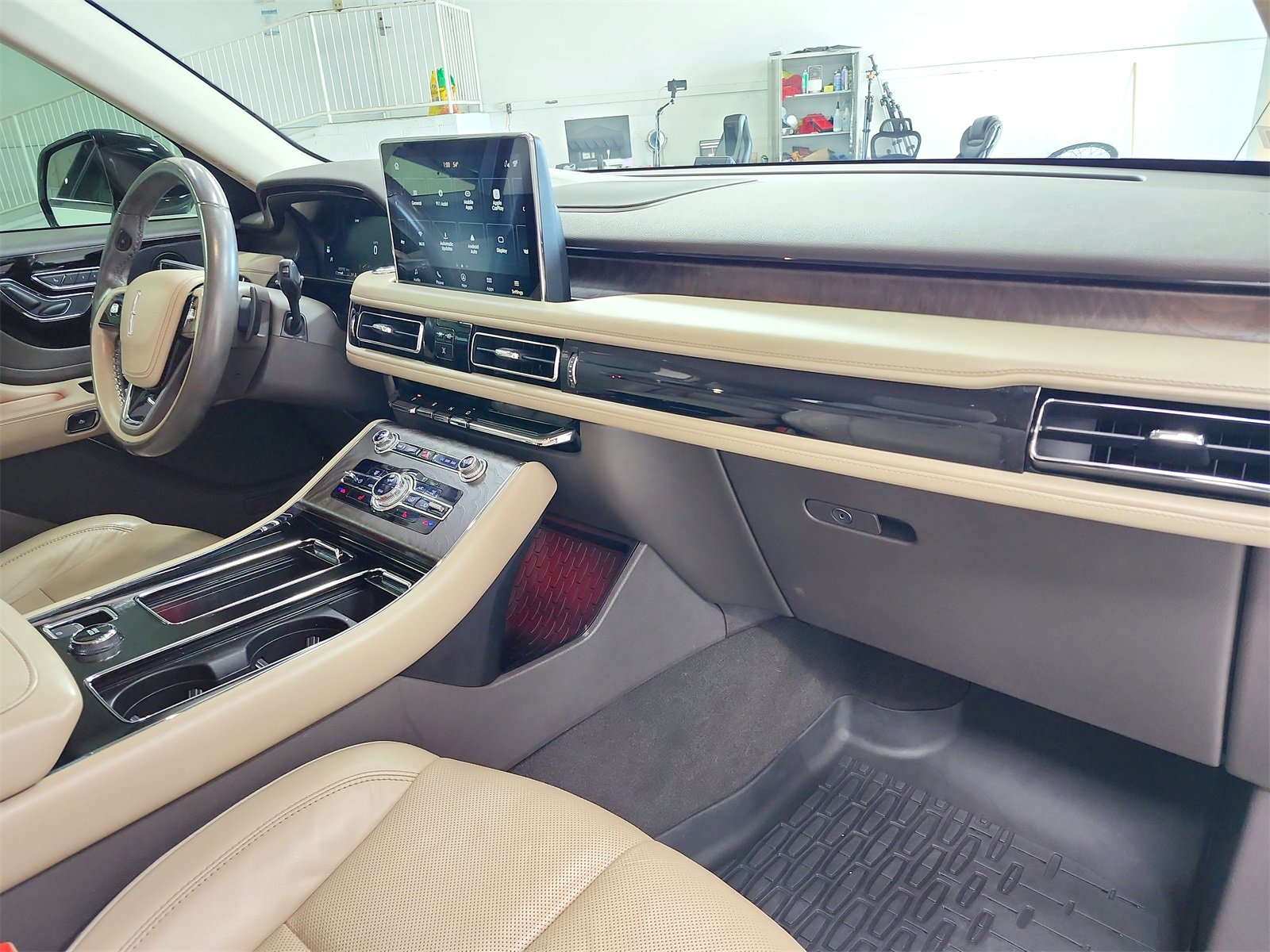 Used 2020 Lincoln Aviator Reserve image 40
