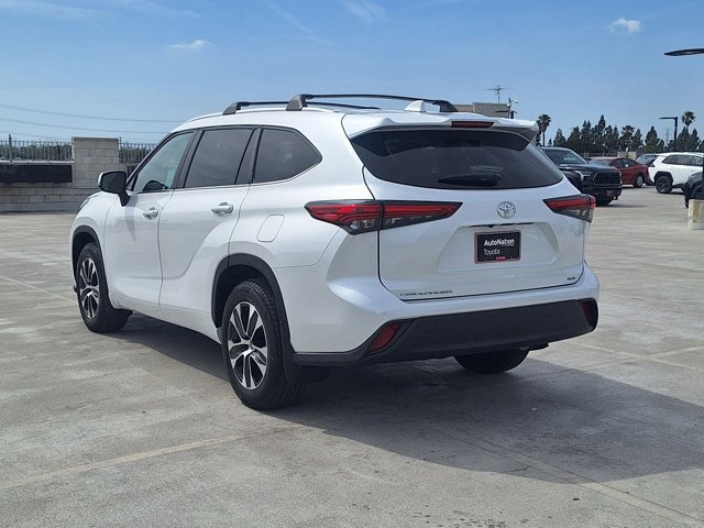 Used 2023 Toyota Highlander XLE image 8