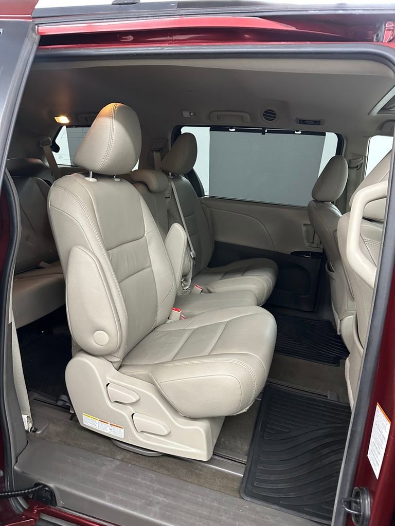 Used 2016 Toyota Sienna XLE w/ Outdoor Package image 31