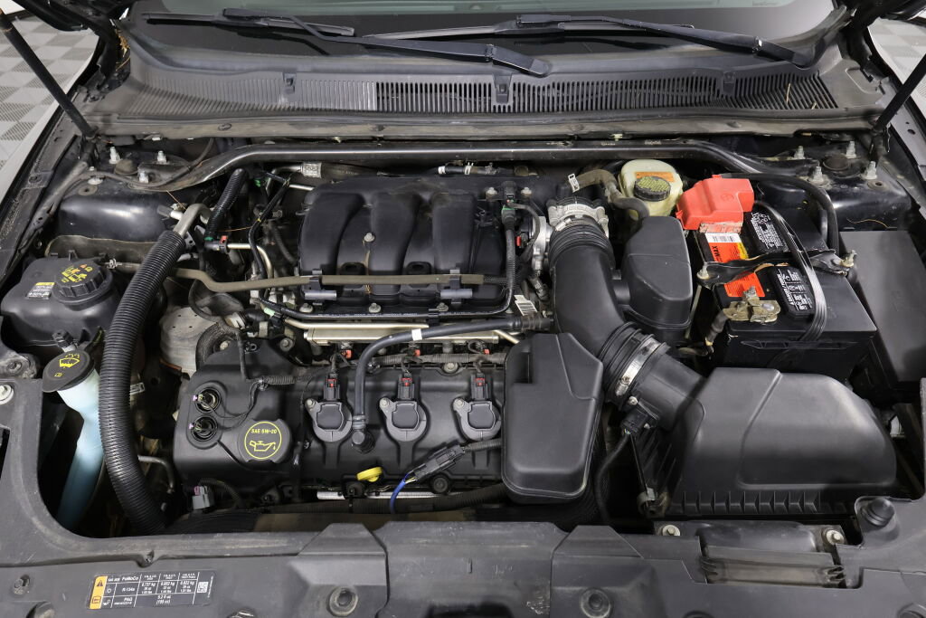 Used 2015 Ford Taurus SEL image 39