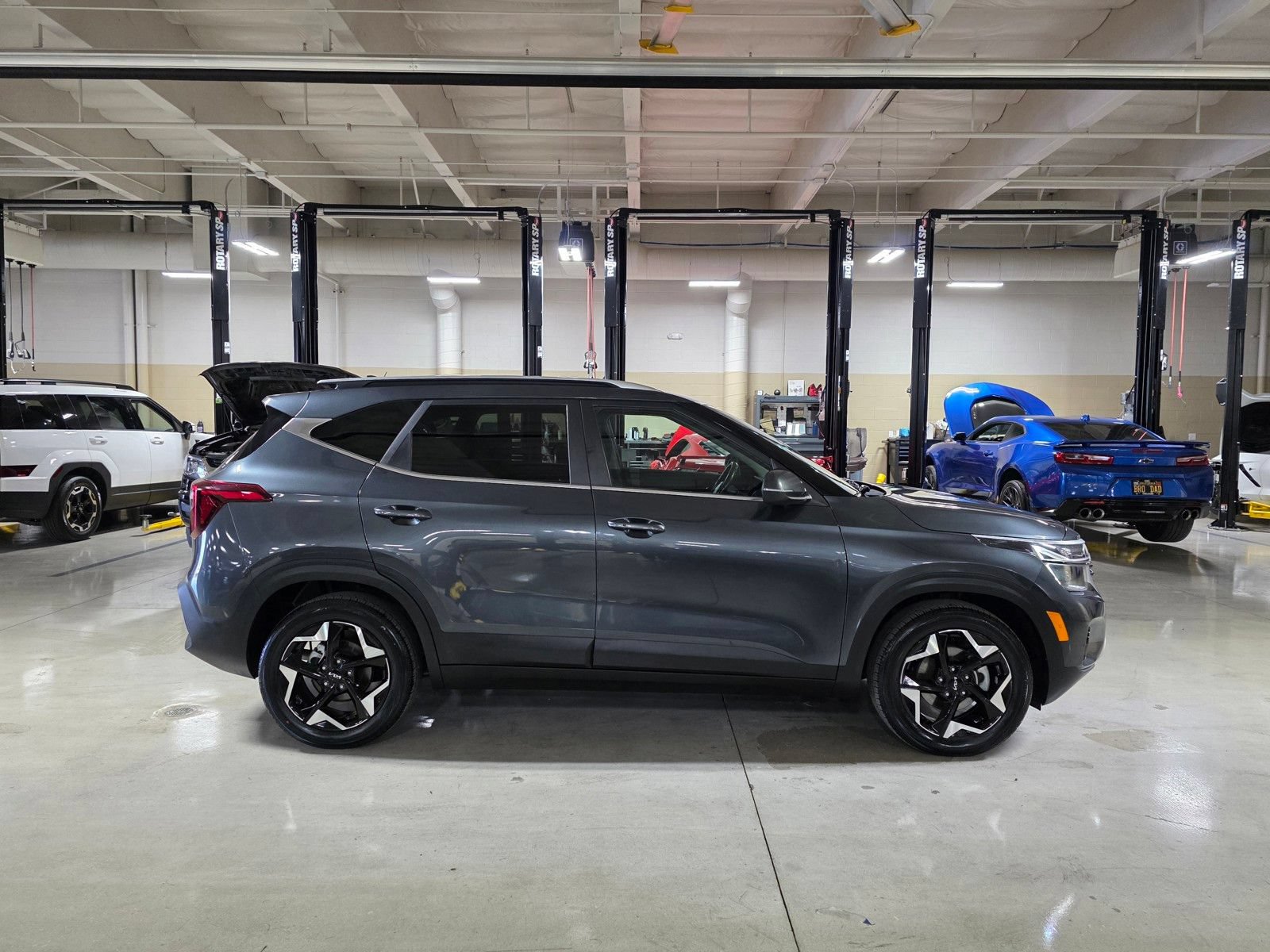 Used 2024 Kia Seltos EX FWD image 8