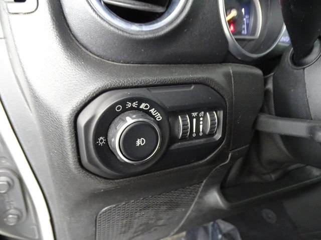 Used 2018 Jeep Wrangler Unlimited Sahara w/ Safety Group AWD/4WD image 16
