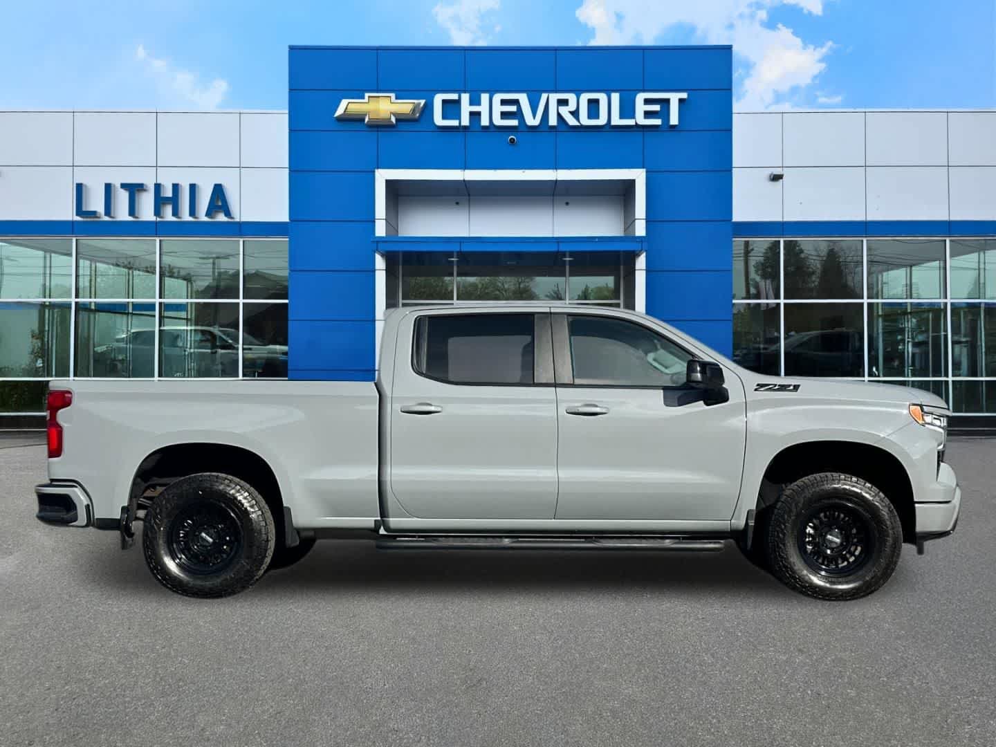 Used 2025 Chevrolet Silverado 1500 RST w/ Z71 Off-Road Package AWD/4WD image 8