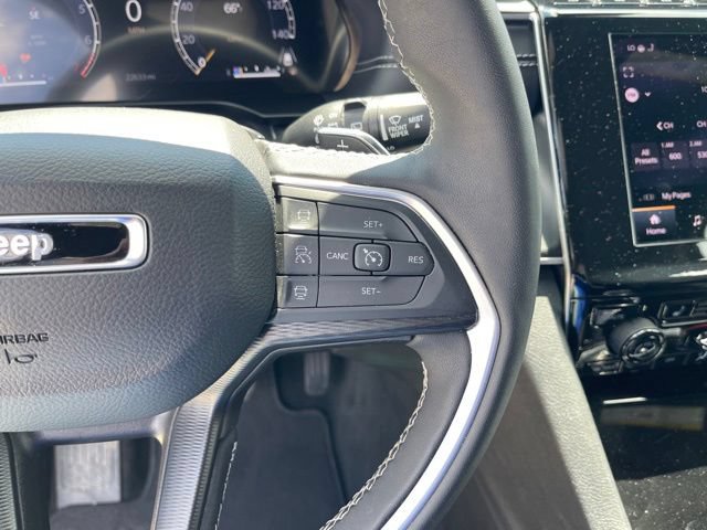 Used 2025 Jeep Grand Cherokee Altitude AWD/4WD image 16