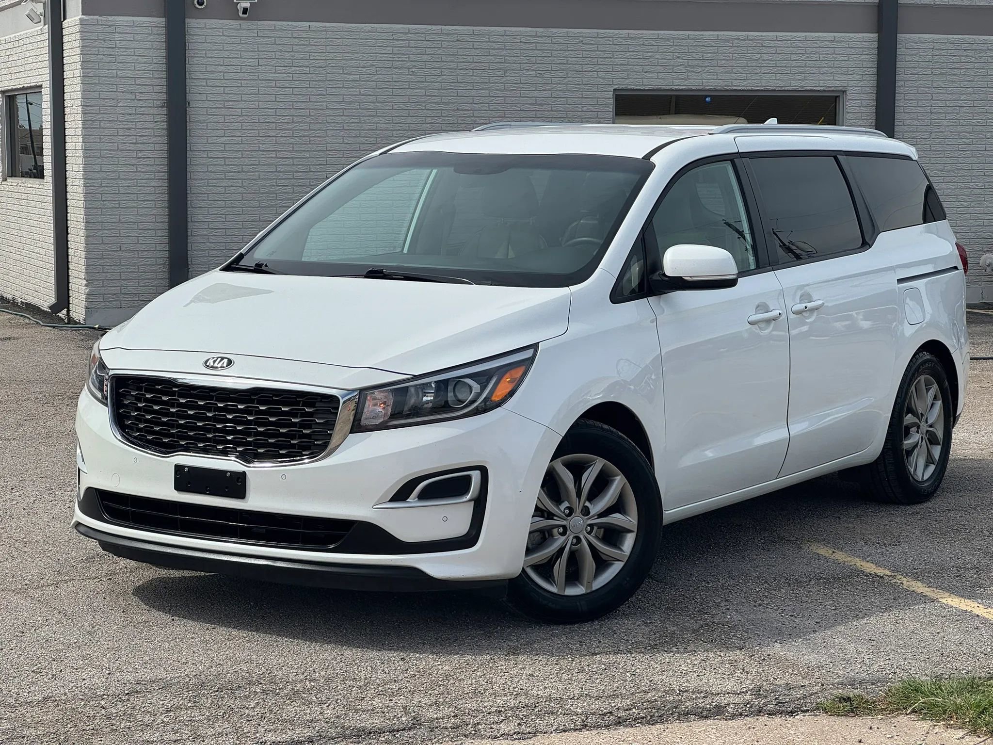Used 2020 Kia Sedona EX FWD image 2