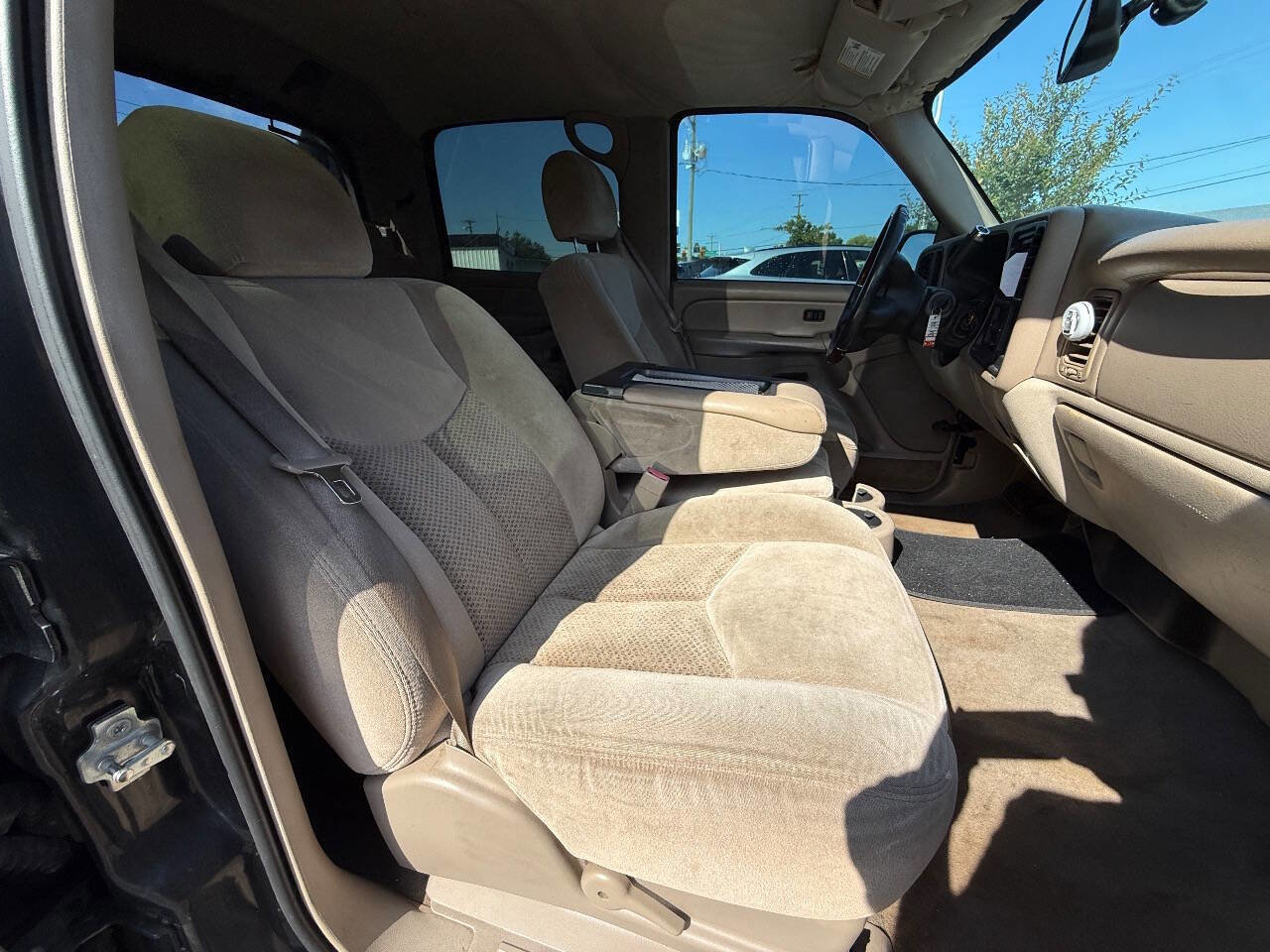 Used 2005 Chevrolet Avalanche LS w/ Chrome Exterior Package image 17