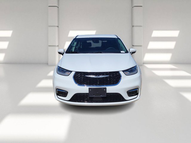 Used 2023 Chrysler Pacifica Touring-L image 2