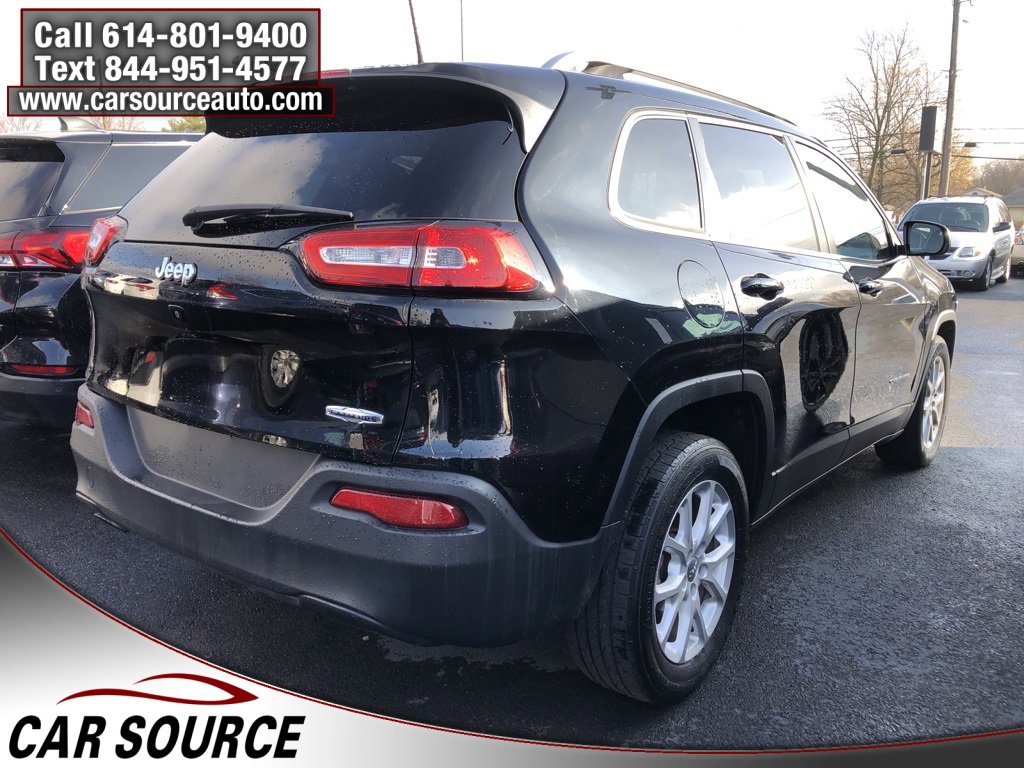Used 2018 Jeep Cherokee Latitude Plus w/ Cold Weather Group image 5