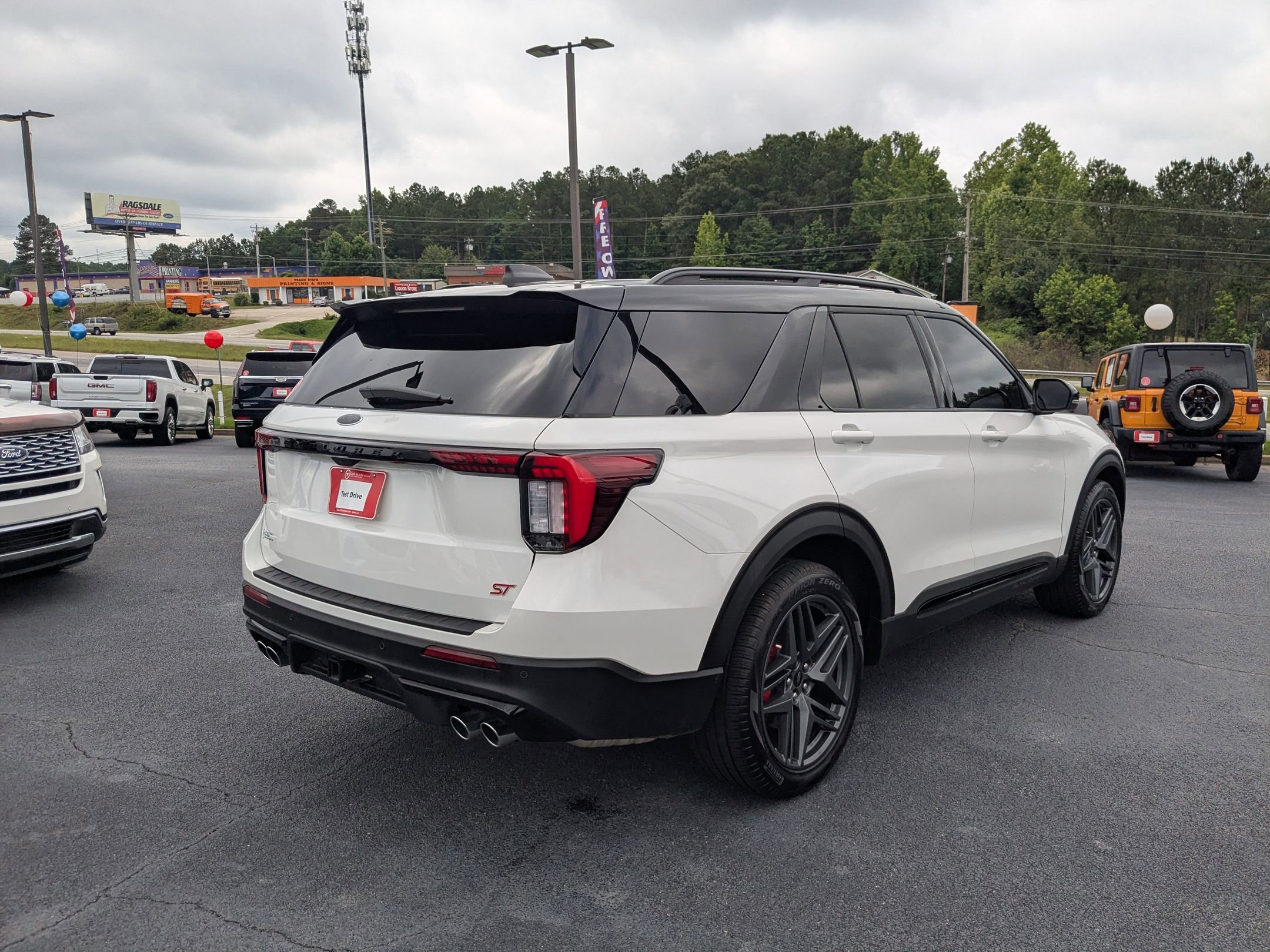 Used 2025 Ford Explorer ST image 5