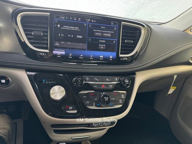 Used 2023 Chrysler Pacifica Touring-L image 17