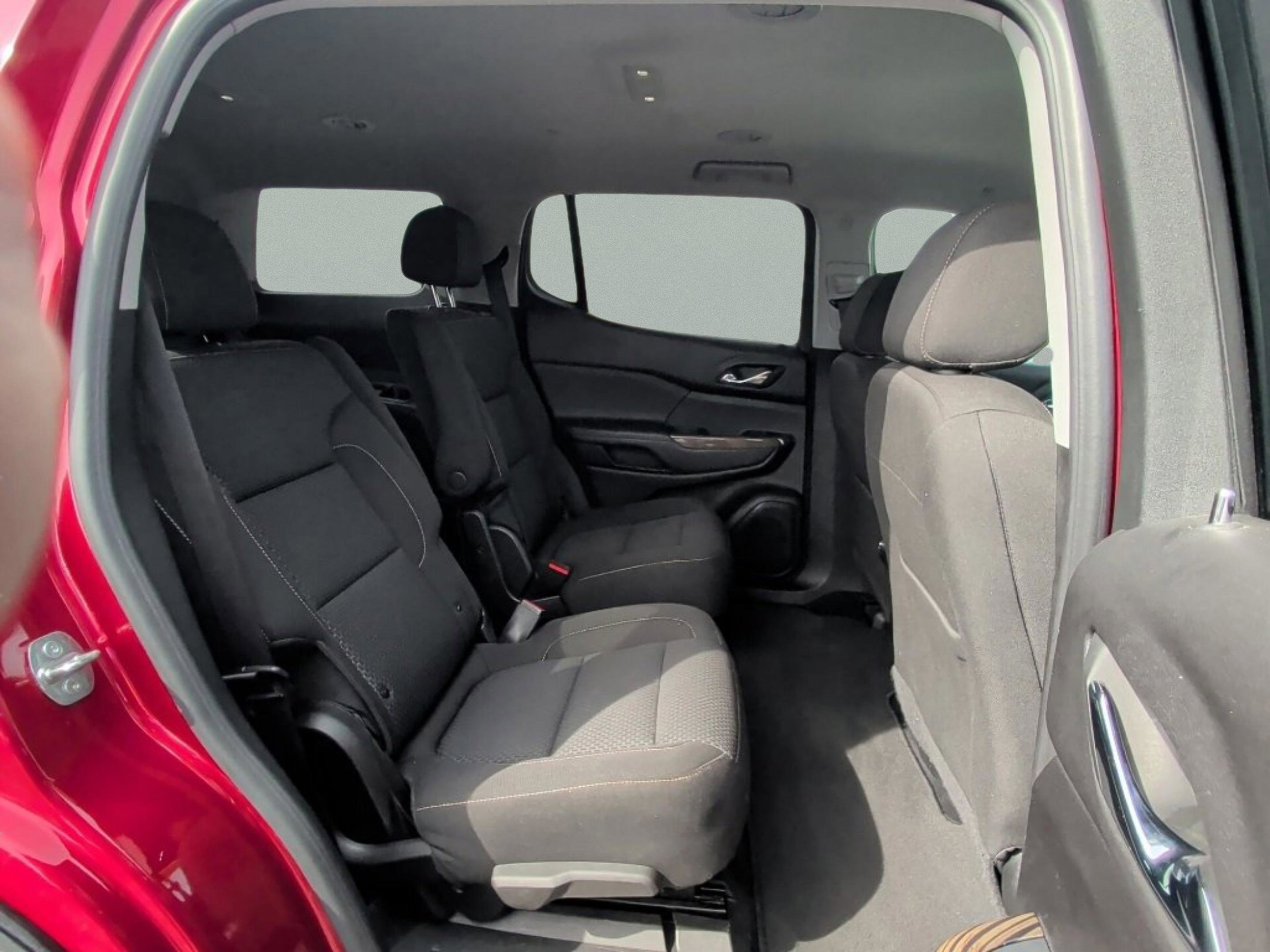 Used 2023 GMC Acadia SLE image 28