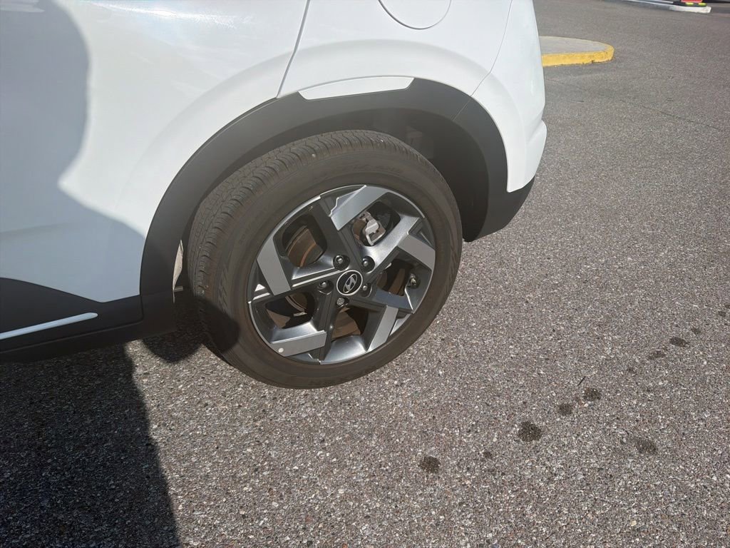Used 2025 Hyundai Venue Limited FWD image 8