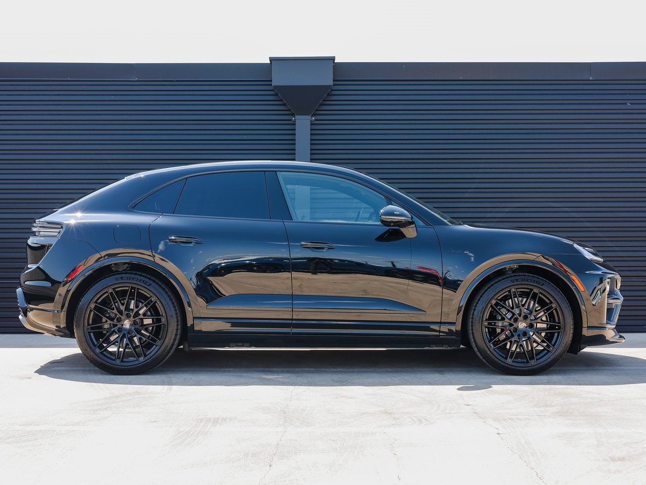 New 2025 Porsche Macan Turbo Electric image 8