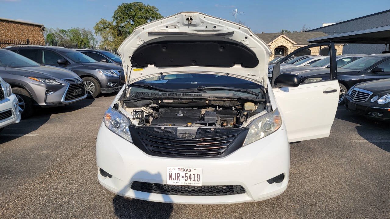 Used 2014 Toyota Sienna L FWD image 19