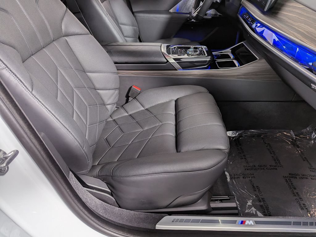 Certified 2024 BMW 760i xDrive AWD/4WD image 42