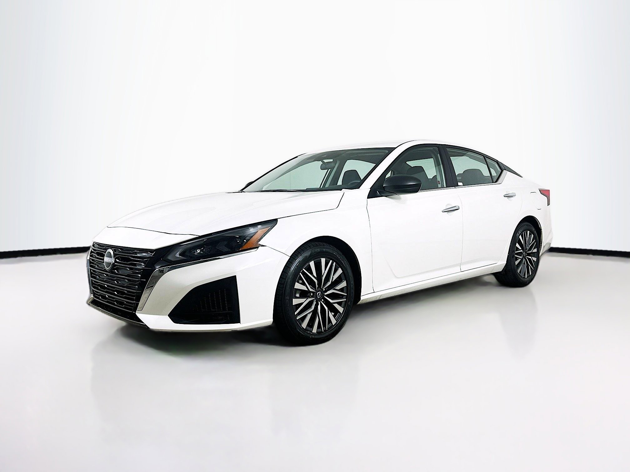 Used 2025 Nissan Altima 2.5 SV image 3