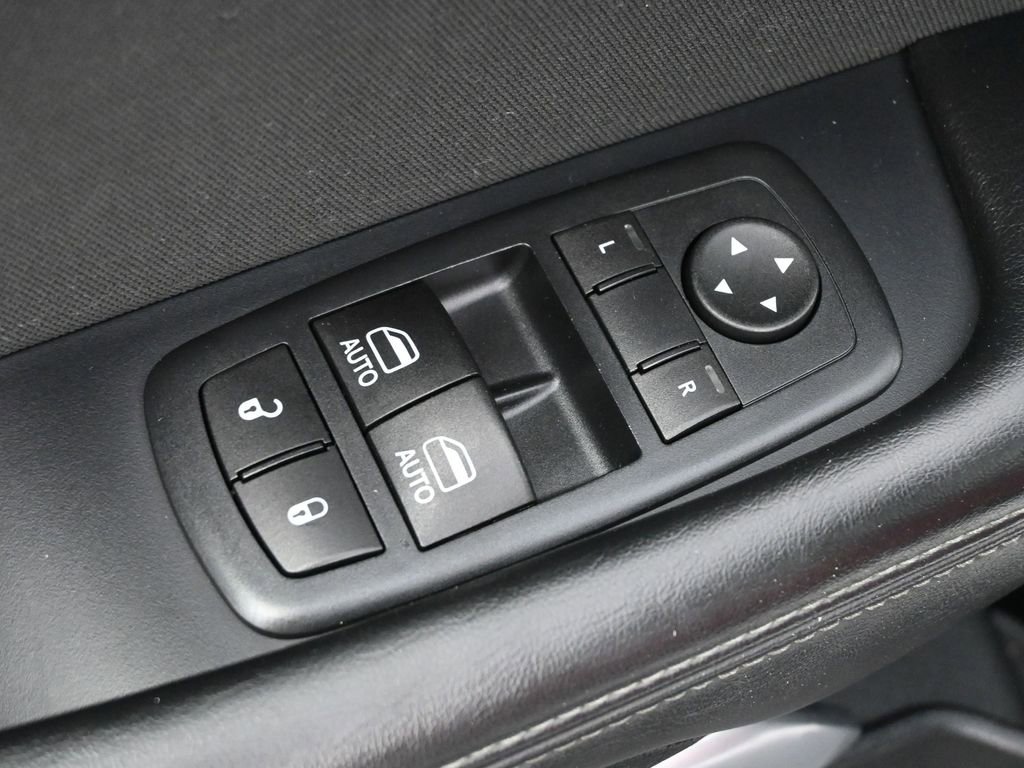 Used 2016 Dodge Challenger SXT image 3