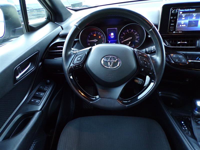 Used 2018 Toyota C-HR XLE image 30