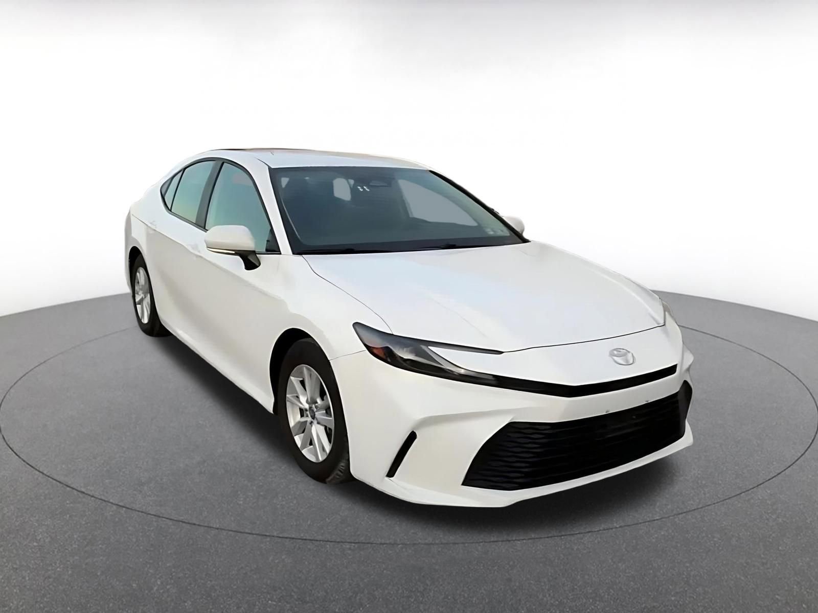 Used 2025 Toyota Camry LE FWD image 3