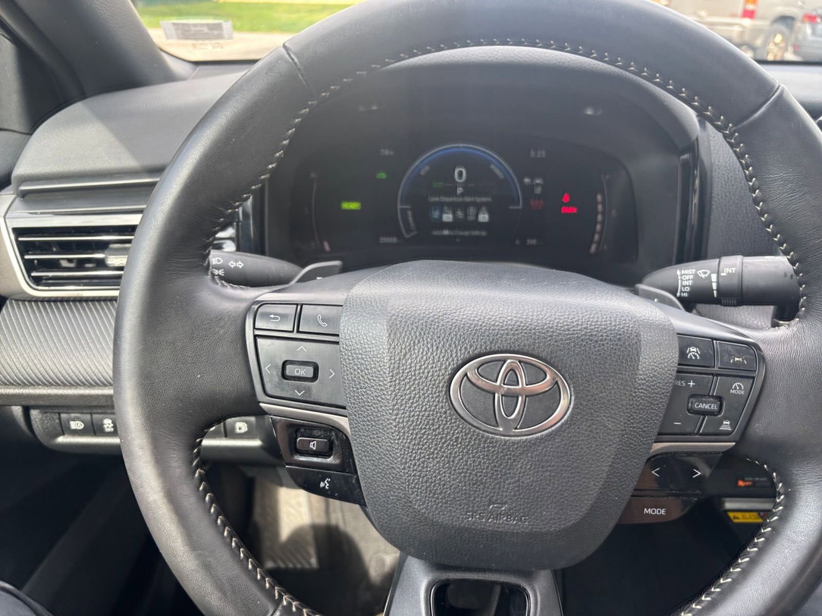 Used 2025 Toyota Camry SE image 32