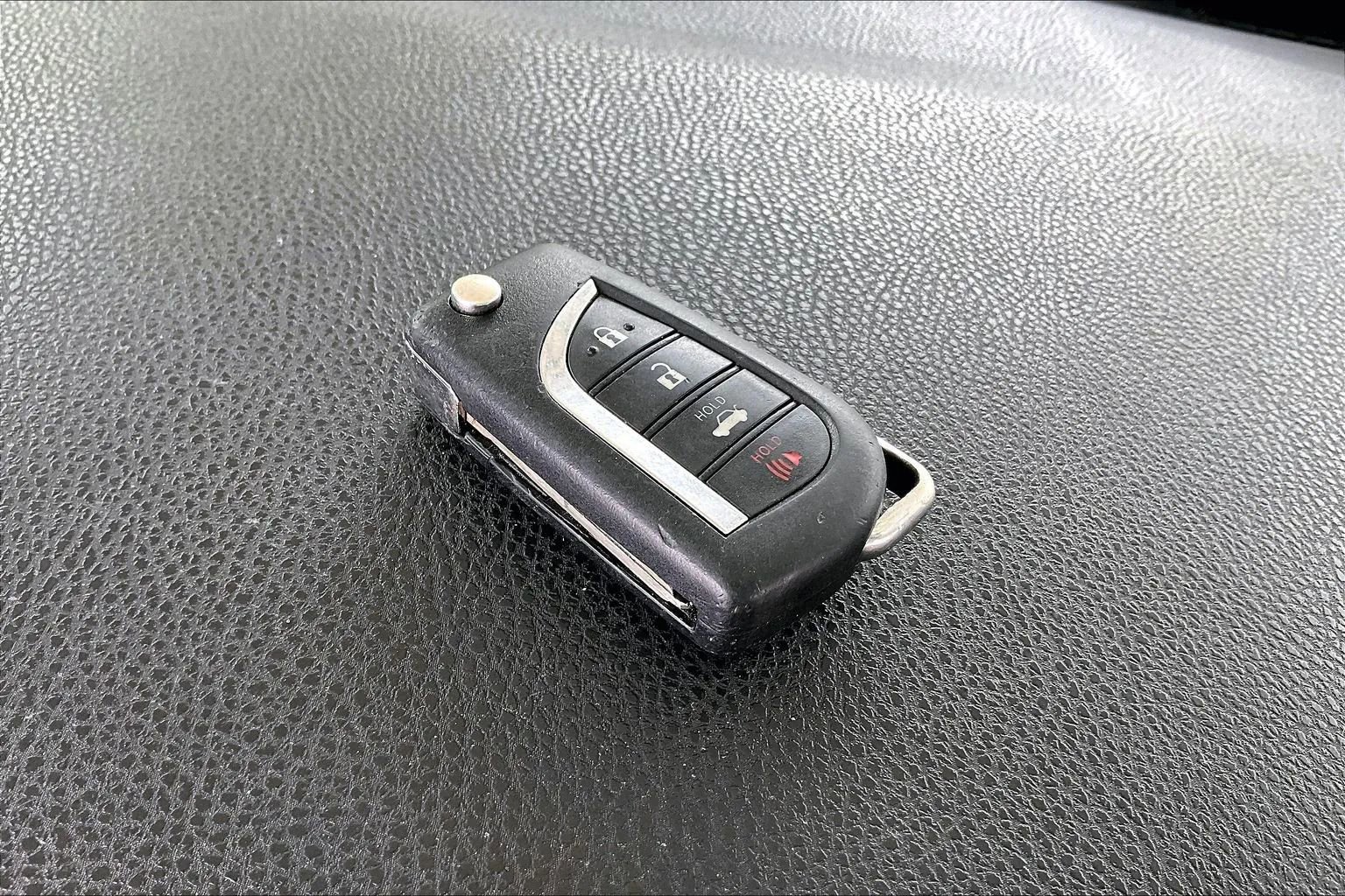 Used 2021 Toyota Camry SE FWD image 31