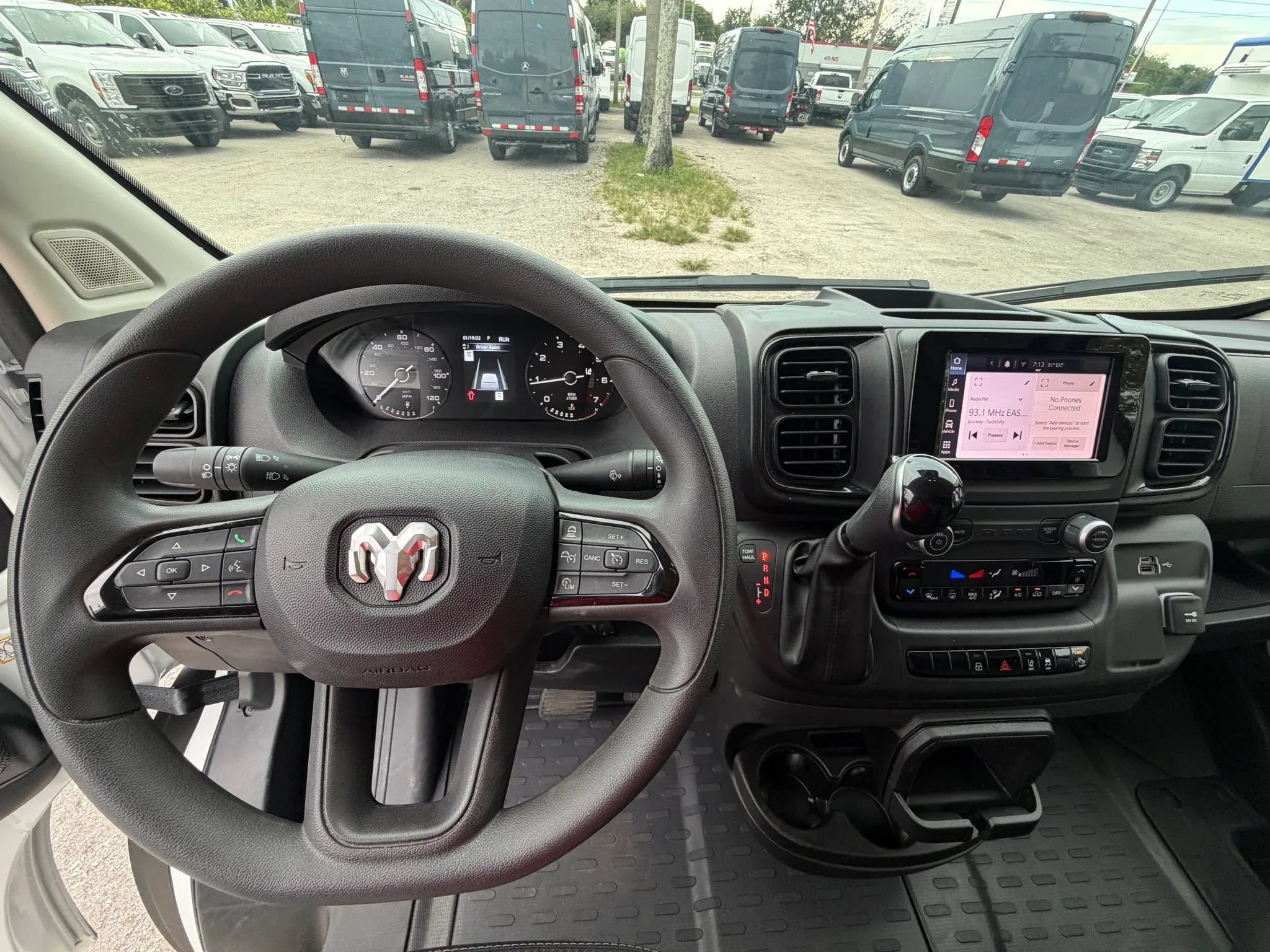 Used 2024 RAM ProMaster 2500 136 w/ Safety Group FWD image 15