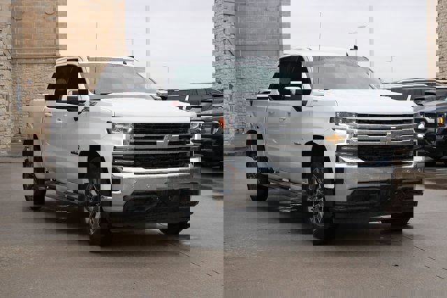 Used 2022 Chevrolet Silverado 1500 LT w/ Z71 Off-Road Package image 2