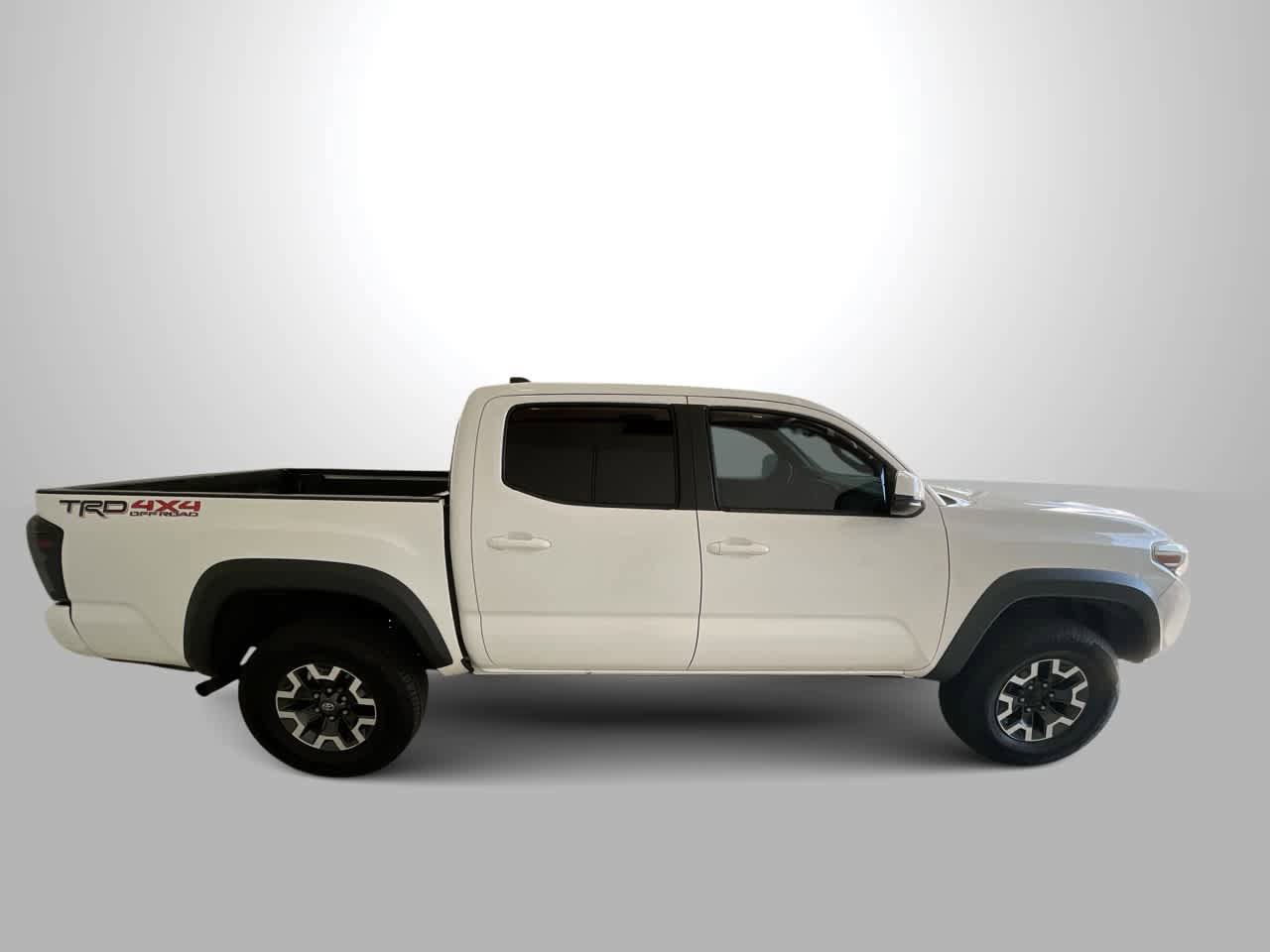 Used 2016 Toyota Tacoma TRD Off-Road AWD/4WD image 9