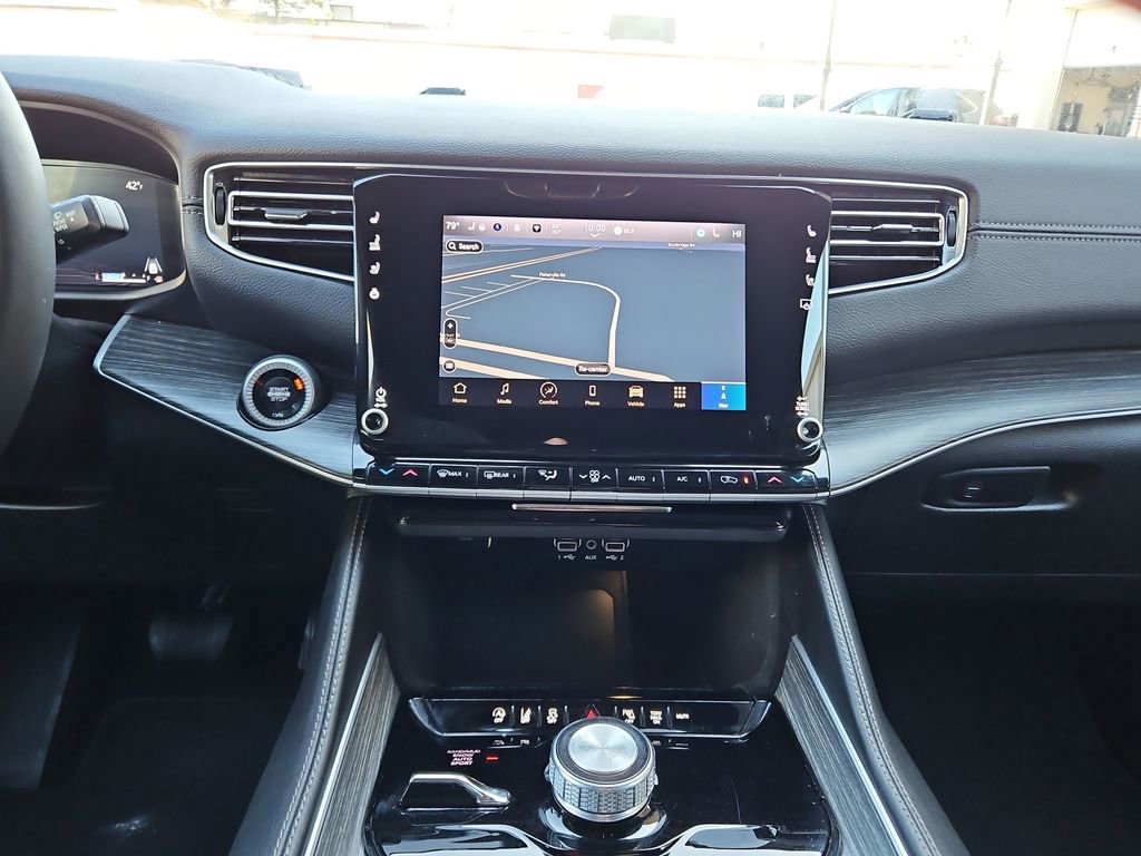 Used 2024 Jeep Wagoneer Series II w/ Flexible Seating Group image 16