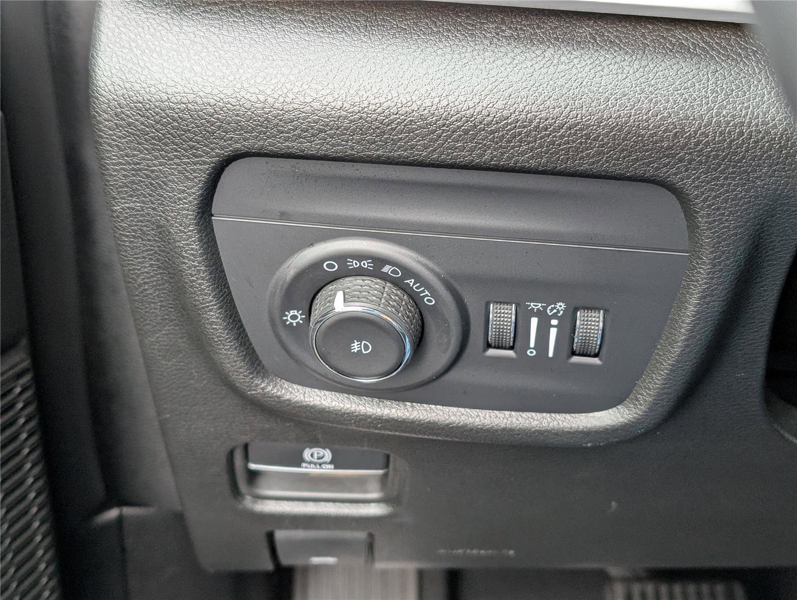 Used 2024 Jeep Grand Cherokee Limited image 20