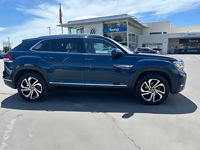 Used 2020 Volkswagen Atlas Cross Sport SEL Premium AWD/4WD image 2