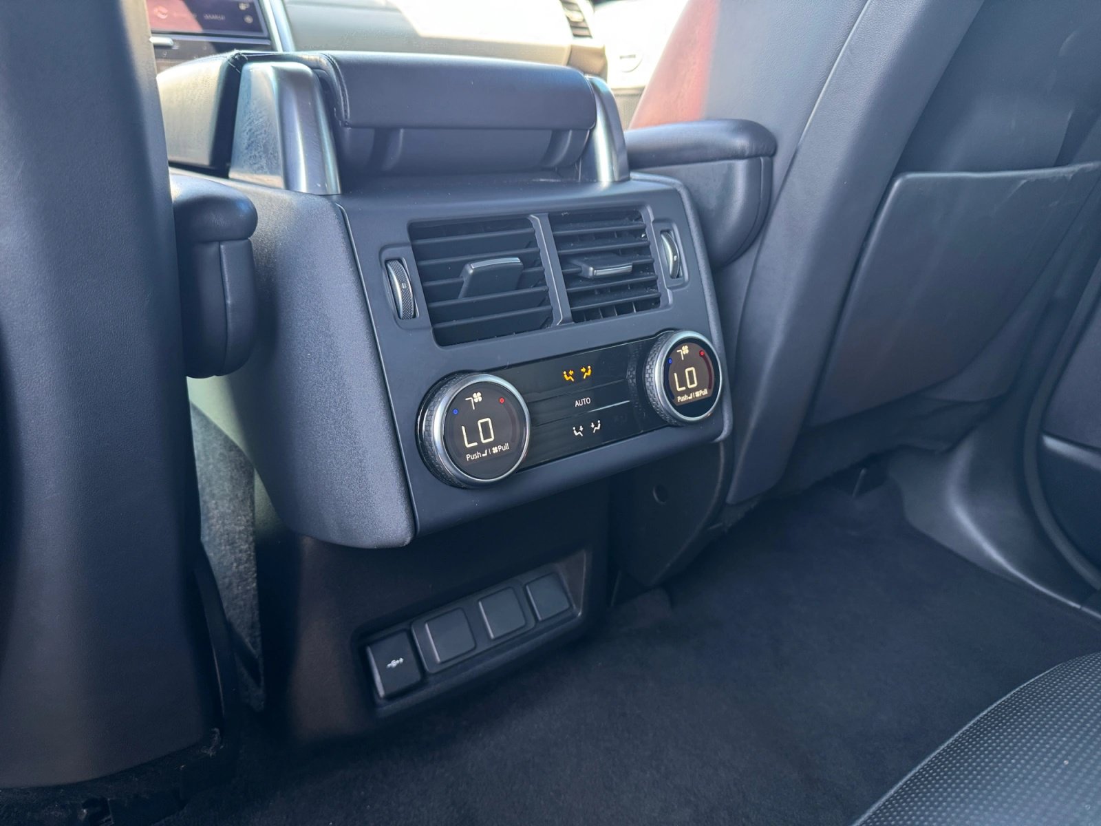 Used 2023 Land Rover Discovery HSE R-Dynamic AWD/4WD image 21