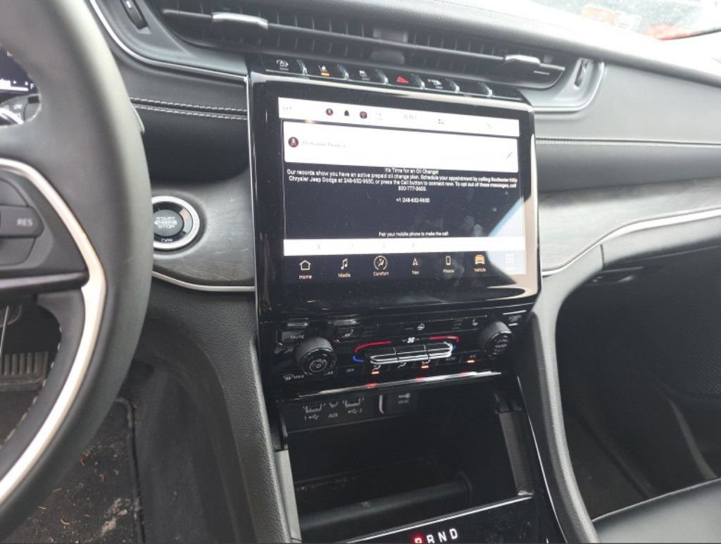 Used 2023 Jeep Grand Cherokee Limited AWD/4WD image 15