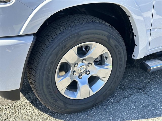 New 2026 RAM 1500 4x4 Crew Cab image 7