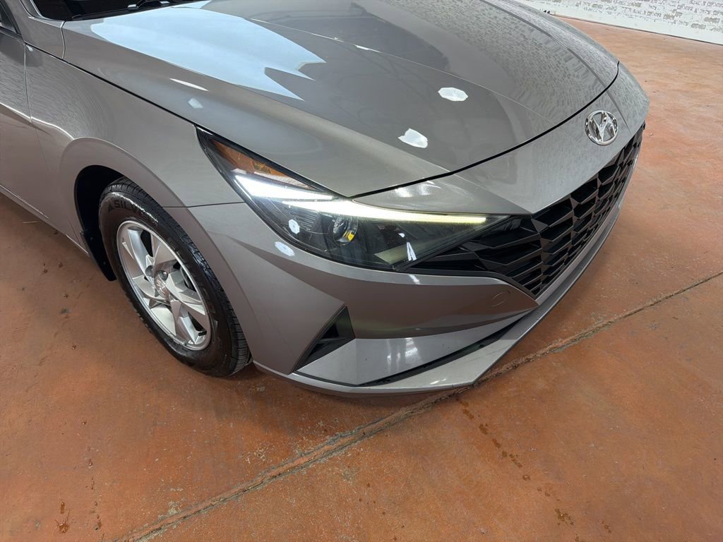 Certified 2022 Hyundai Elantra SE image 9