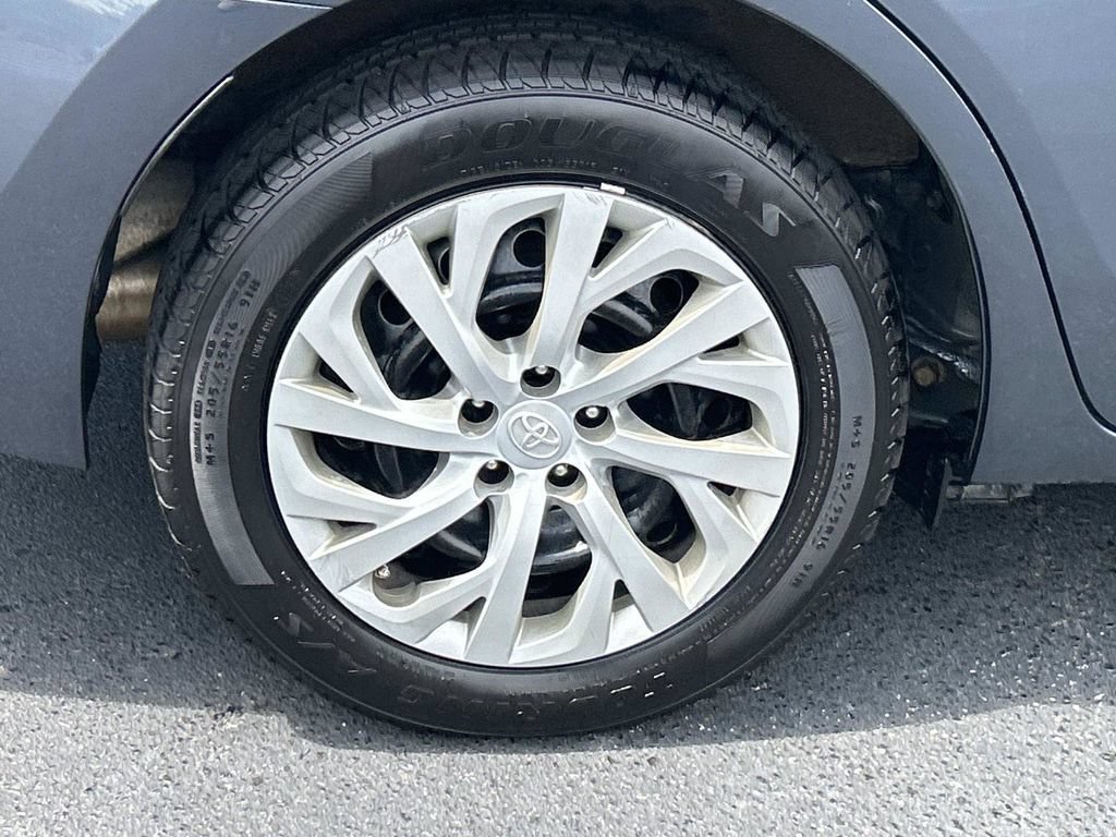 Used 2018 Toyota Corolla LE FWD image 9