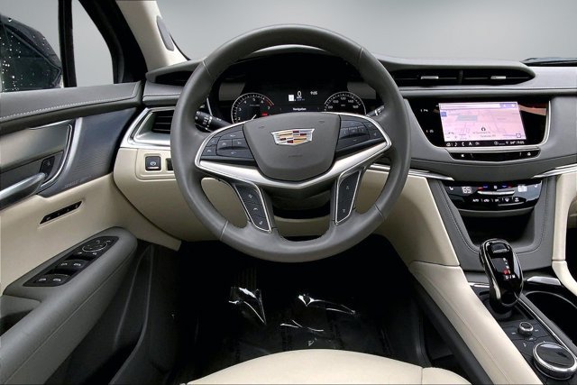 Used 2025 Cadillac XT5 Premium Luxury AWD/4WD image 4