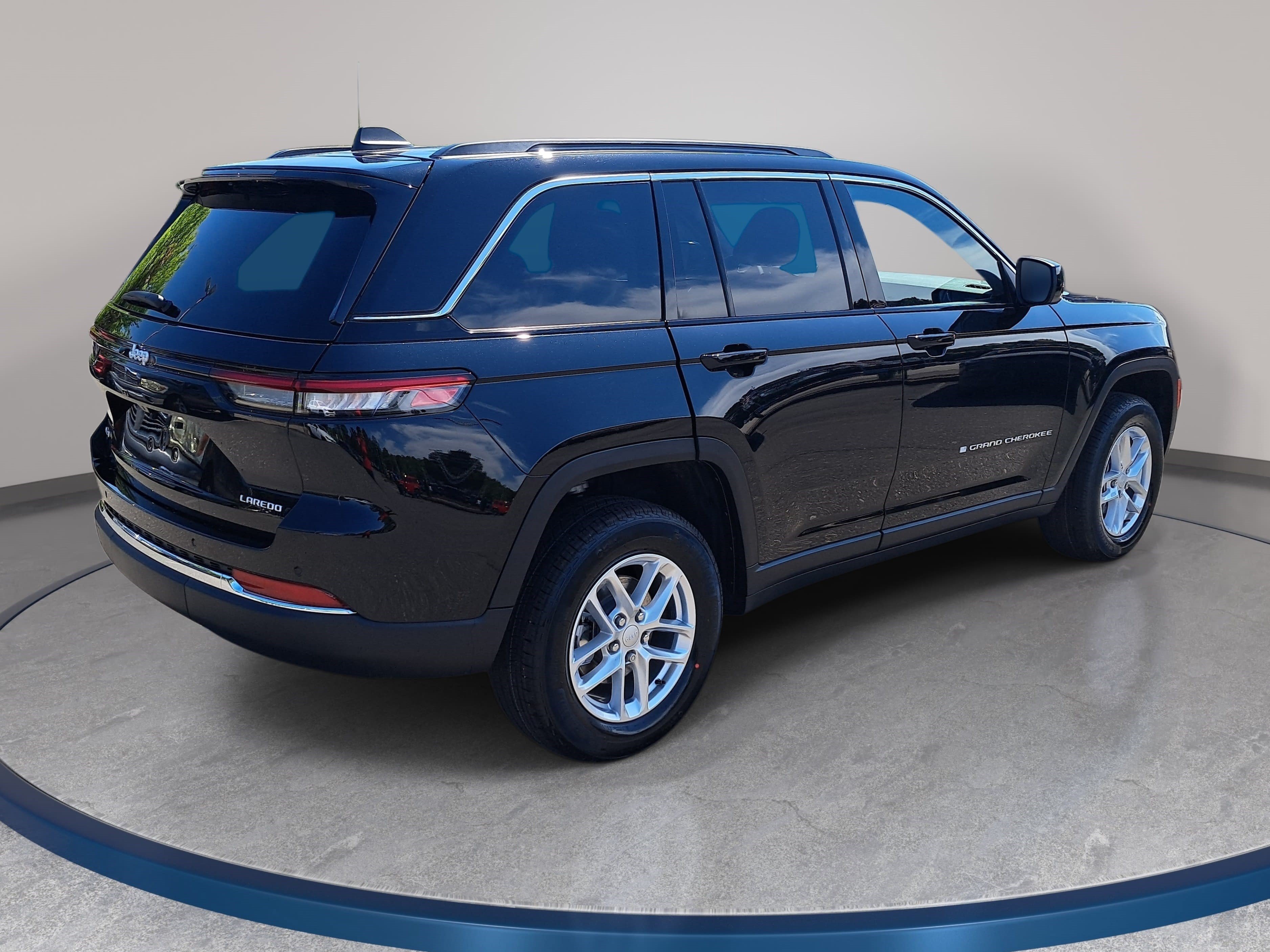 New 2026 Jeep Grand Cherokee Laredo X AWD/4WD image 5
