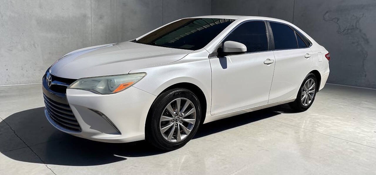 Used 2016 Toyota Camry XLE FWD image 1
